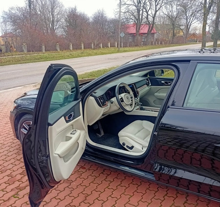 Volvo S60 cena 121000 przebieg: 48000, rok produkcji 2021 z Łapy małe 191